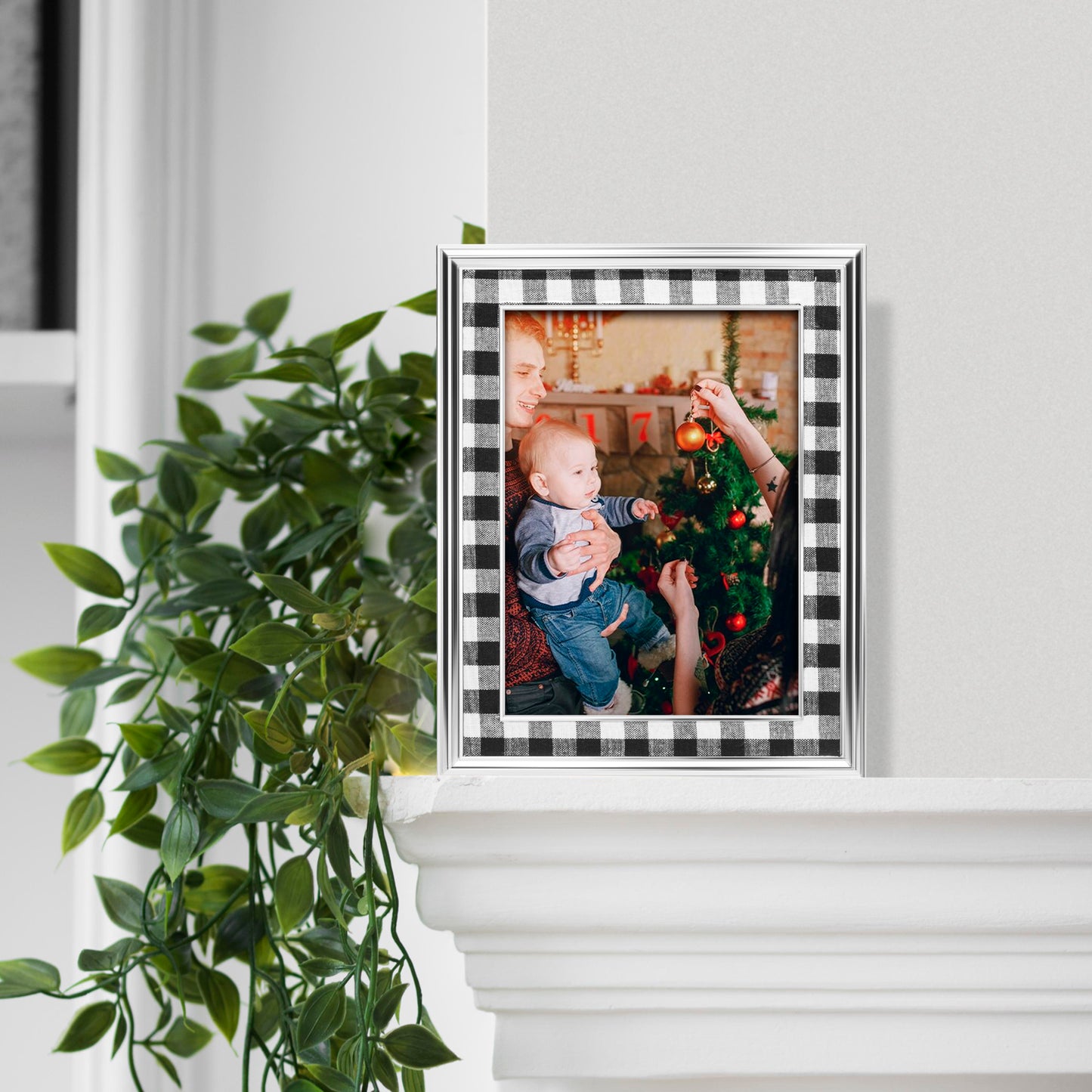 LARAINE Metal Picture Frame Christmas Style 5x7-Checkered Pattern White Black